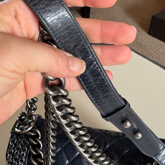 Gorgeous Authentic Chanel Boy Bag Medium Glazed Calfskin Navy Blue Chain Purse - Picture 15 of 17